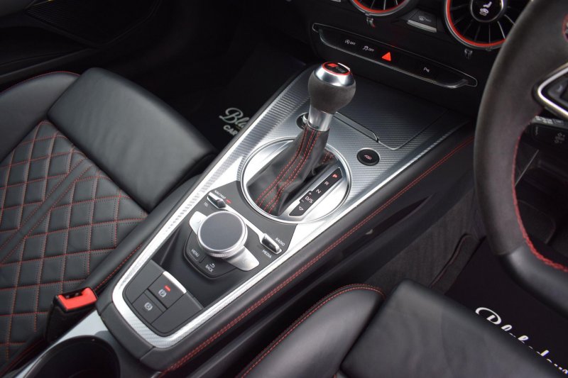AUDI TT RS