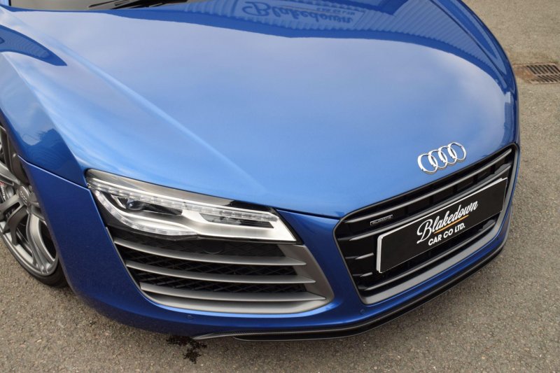 AUDI R8