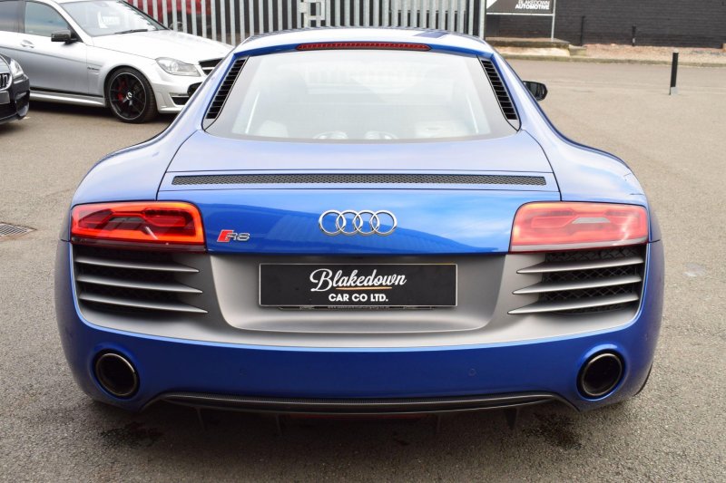 AUDI R8