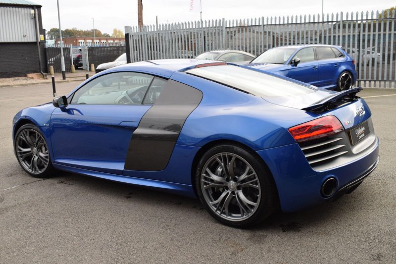 AUDI R8