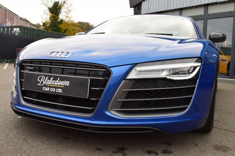AUDI R8