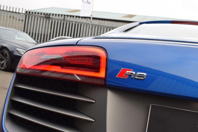 AUDI R8