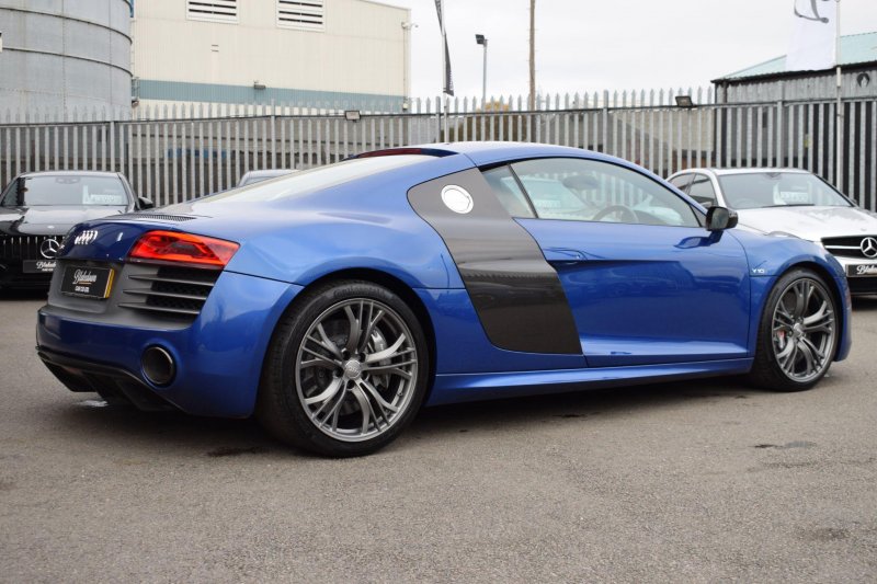 AUDI R8