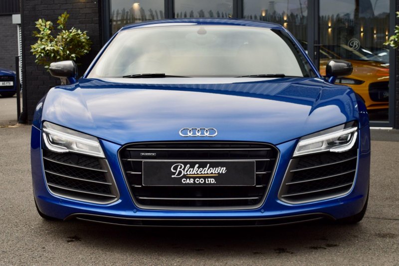 AUDI R8