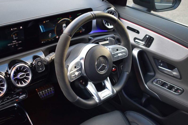 MERCEDES-BENZ CLA