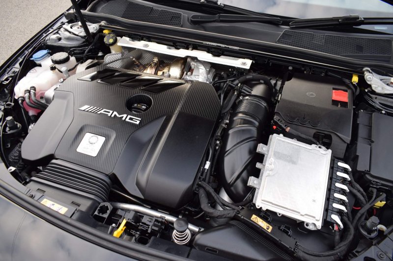MERCEDES-BENZ CLA