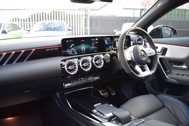 MERCEDES-BENZ CLA