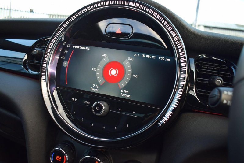 MINI HATCH