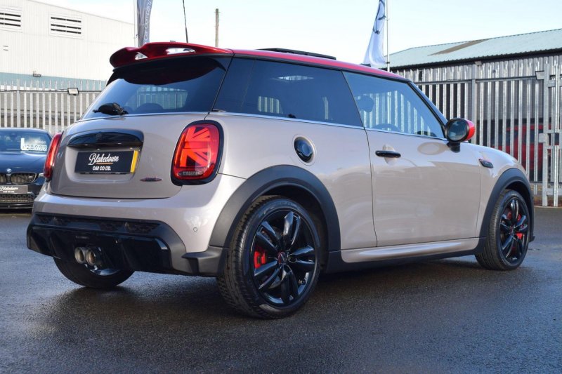 MINI HATCH