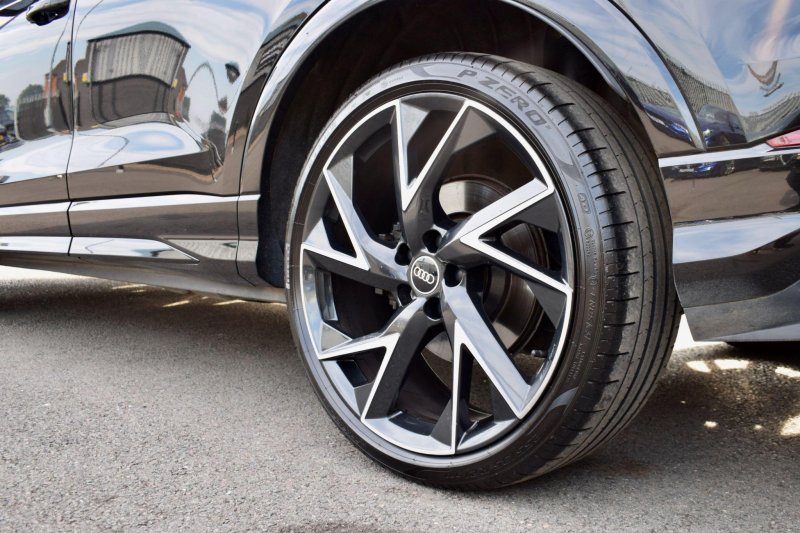 AUDI RS Q3