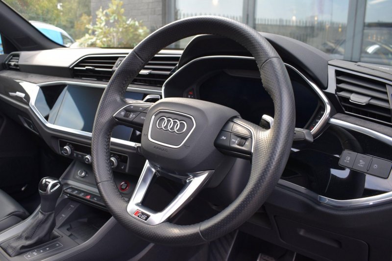 AUDI RS Q3