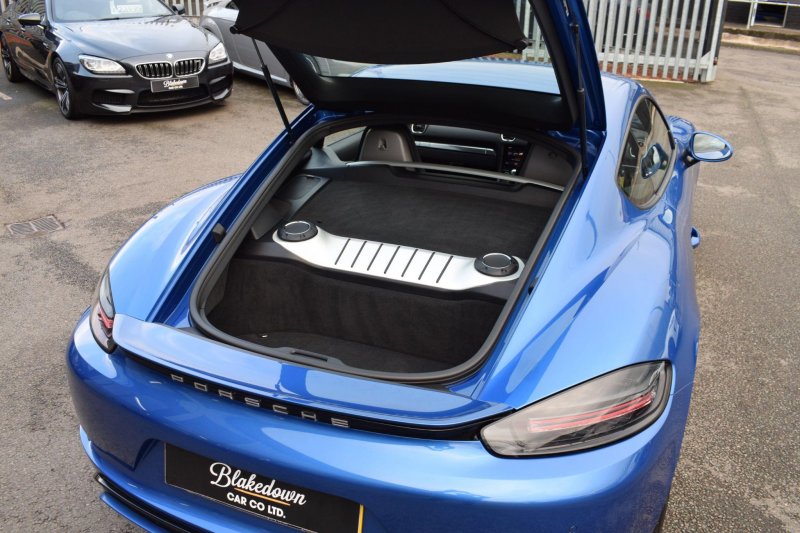 PORSCHE 718