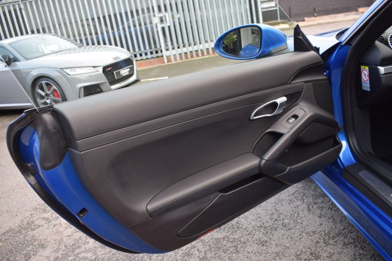 PORSCHE 718