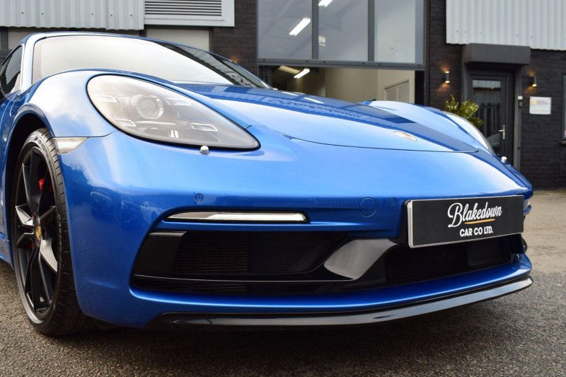 PORSCHE 718