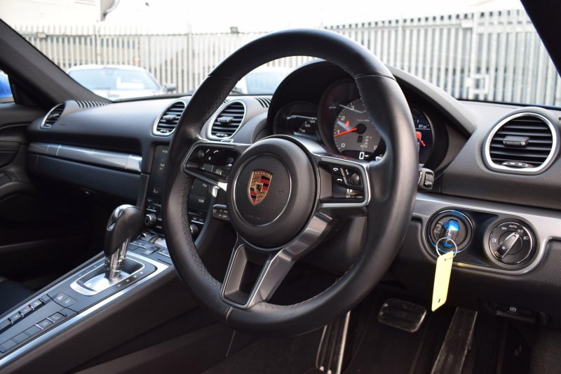 PORSCHE 718
