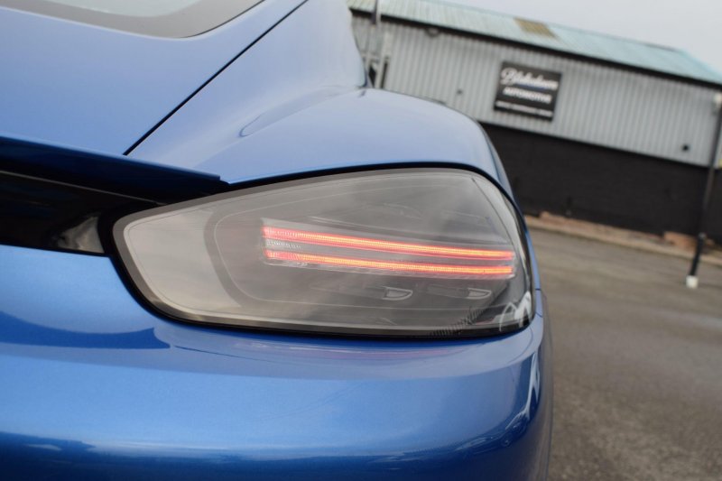 PORSCHE 718