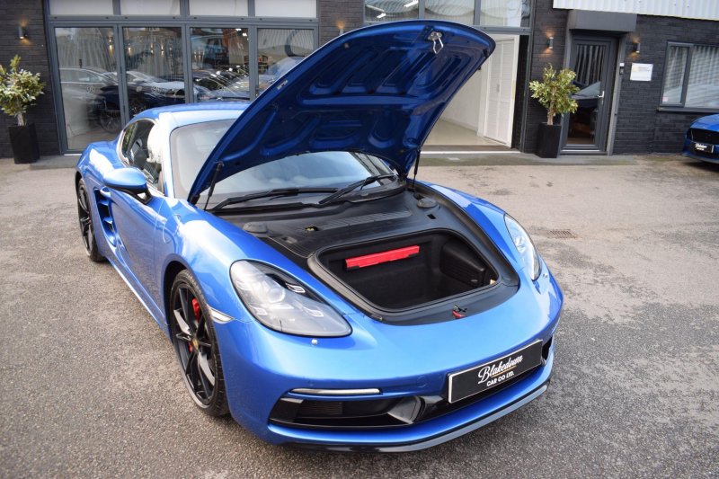PORSCHE 718