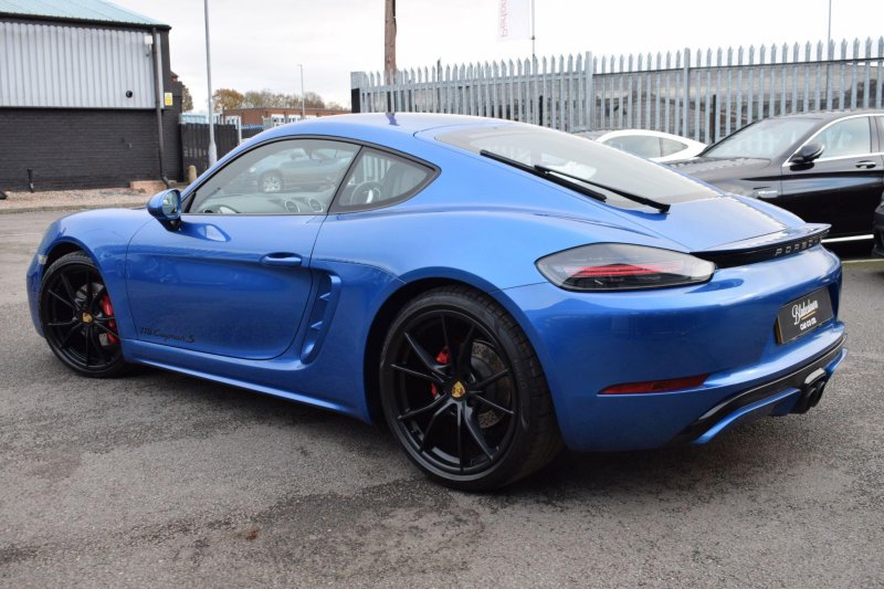 PORSCHE 718