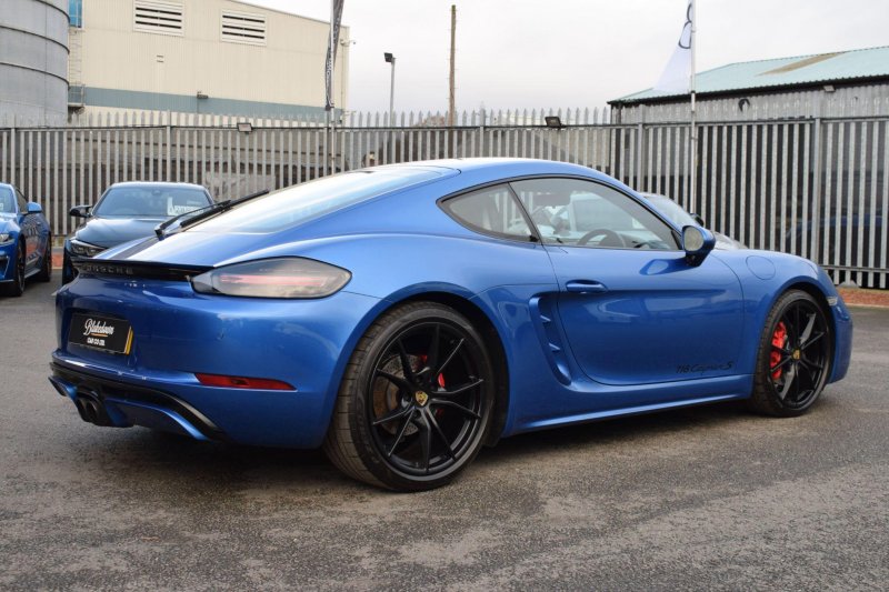 PORSCHE 718