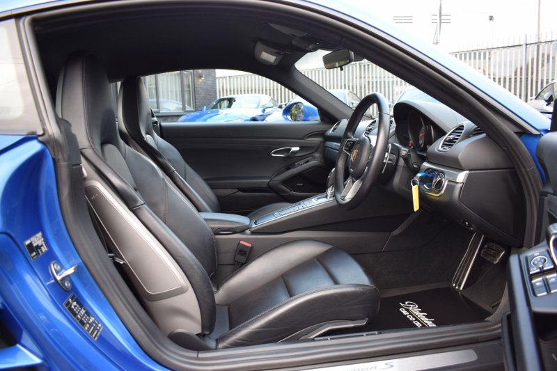 PORSCHE 718