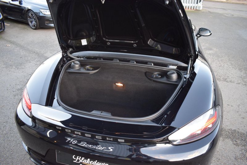 PORSCHE 718