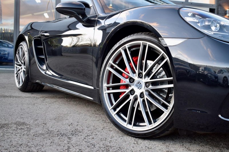 PORSCHE 718