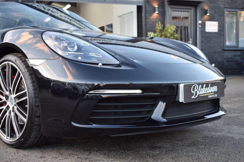 PORSCHE 718
