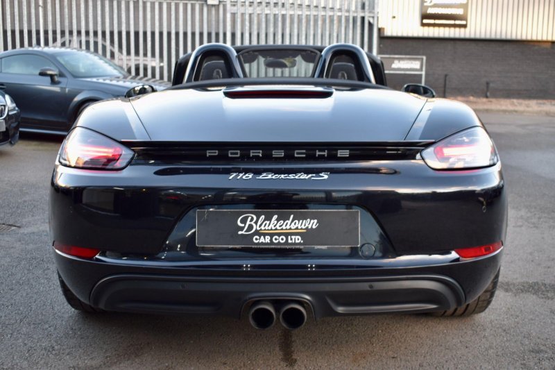 PORSCHE 718