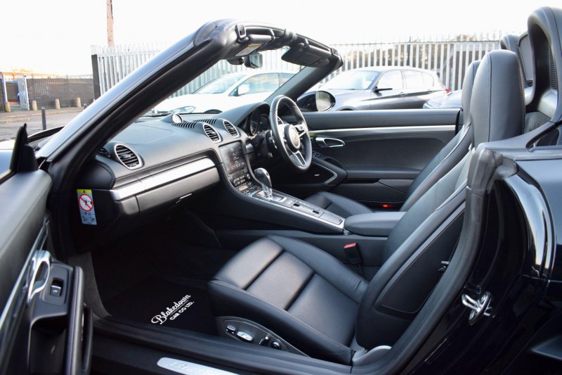 PORSCHE 718