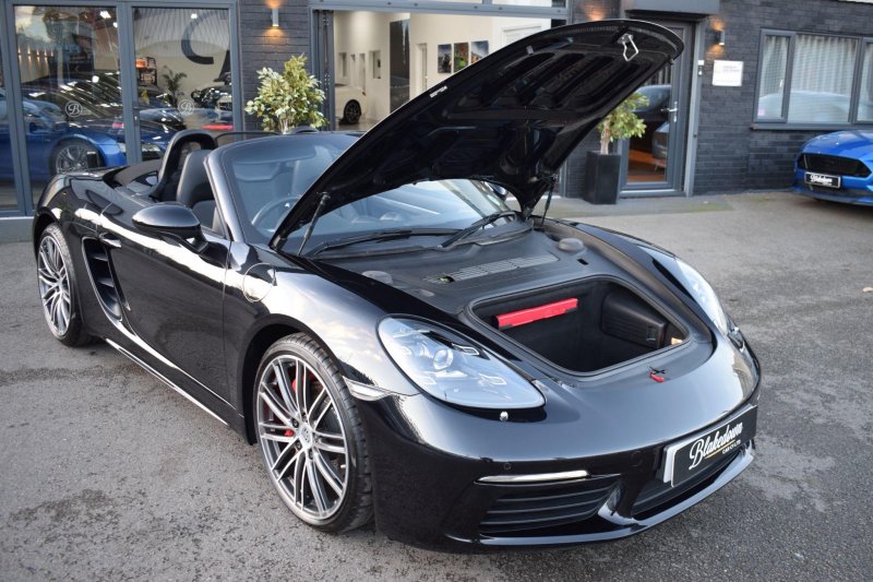PORSCHE 718