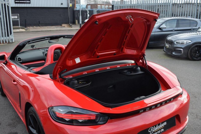 PORSCHE 718