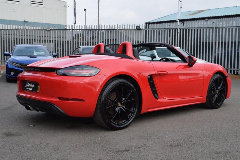 PORSCHE 718