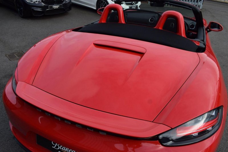 PORSCHE 718