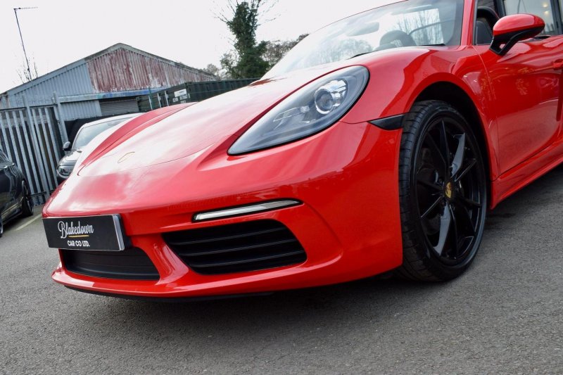 PORSCHE 718