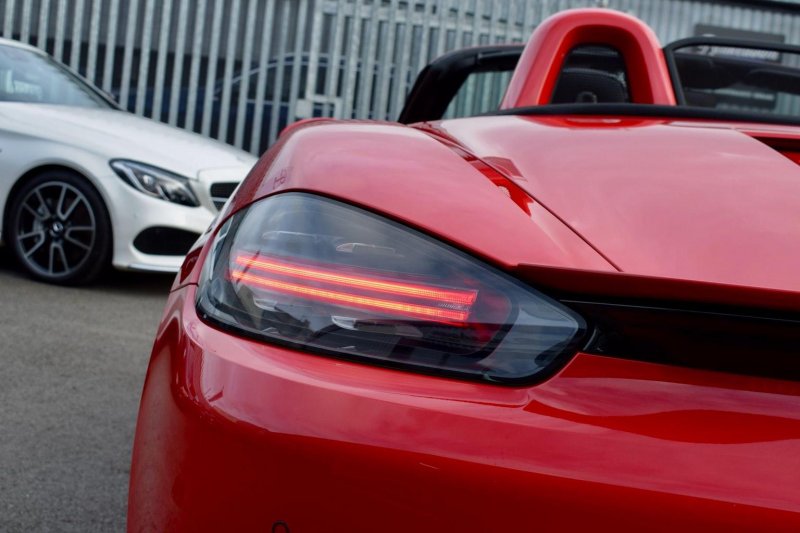 PORSCHE 718