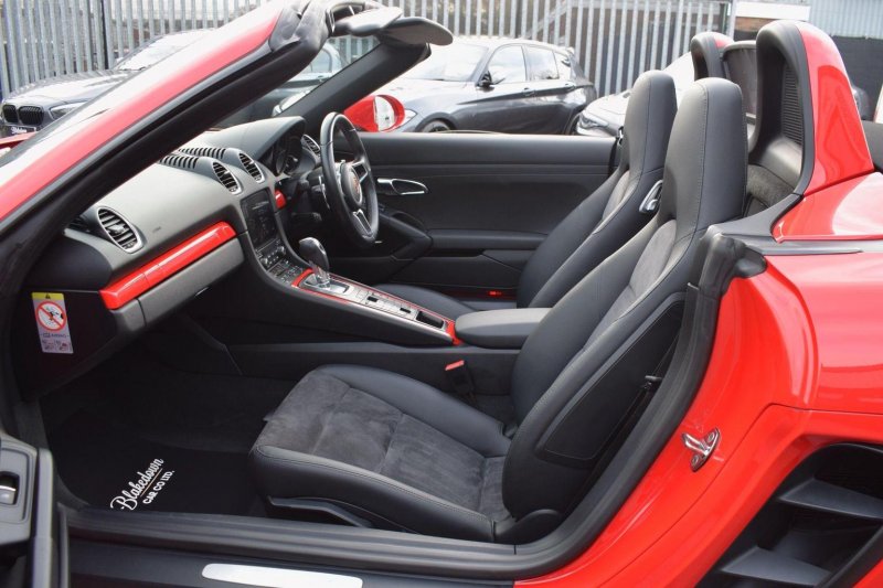 PORSCHE 718