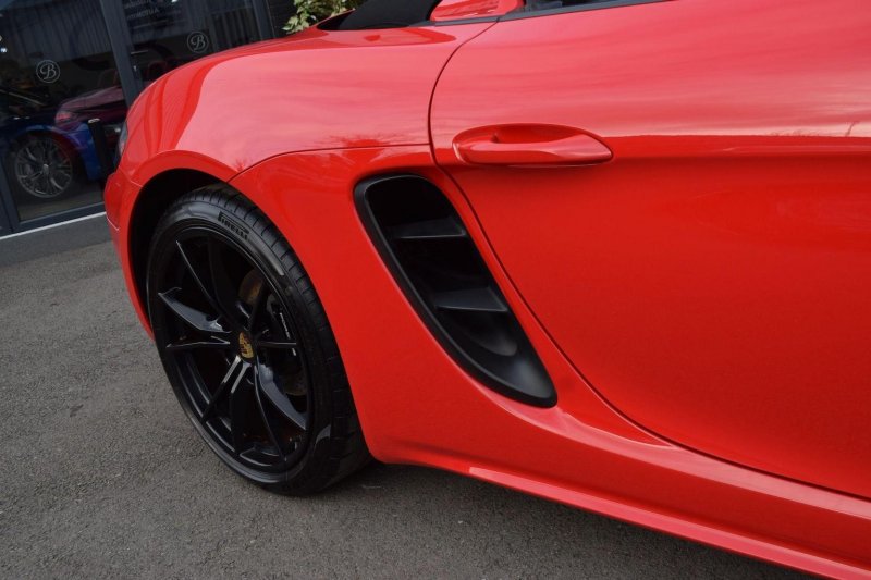 PORSCHE 718