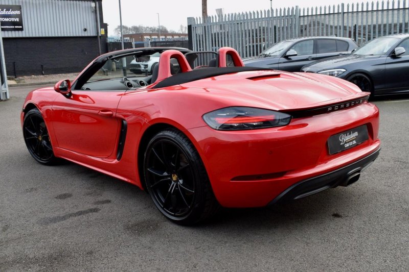 PORSCHE 718