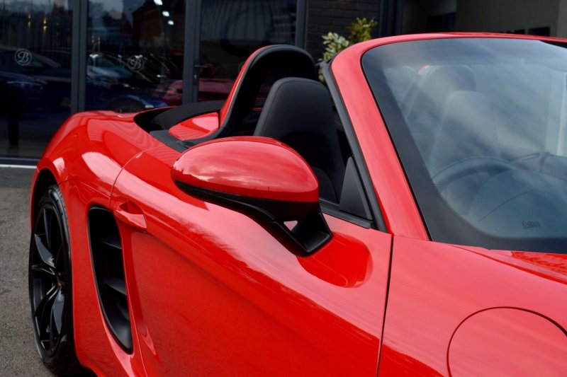 PORSCHE 718