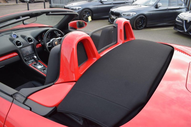 PORSCHE 718