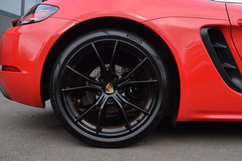 PORSCHE 718
