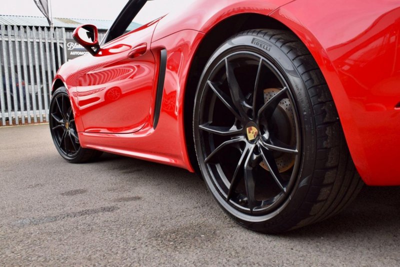 PORSCHE 718