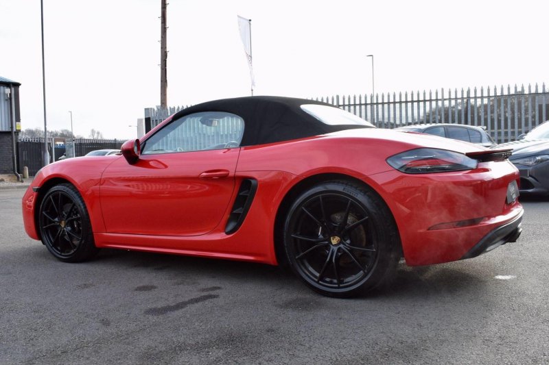 PORSCHE 718