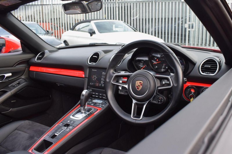 PORSCHE 718