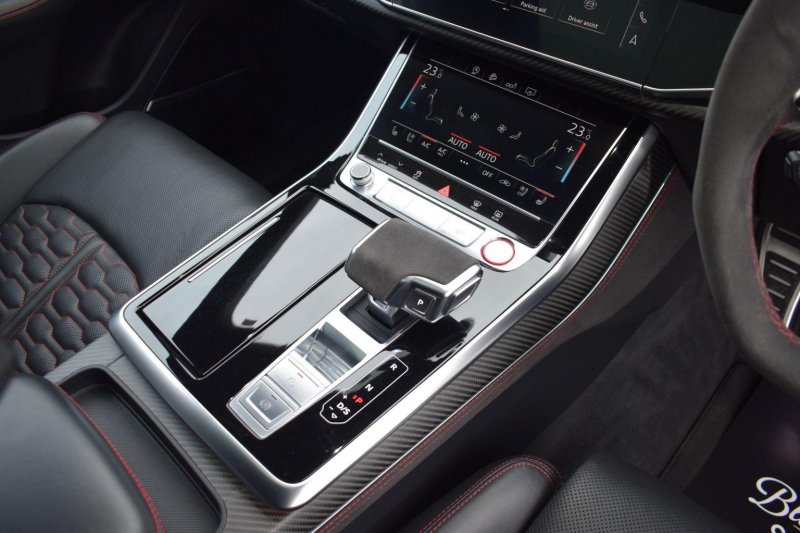 AUDI RSQ8
