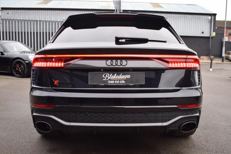 AUDI RSQ8