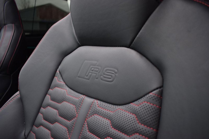 AUDI RSQ8