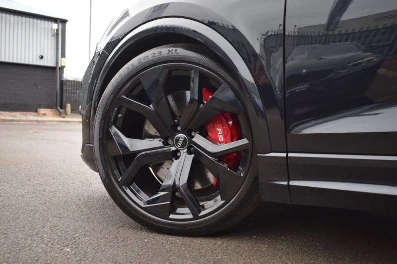 AUDI RSQ8