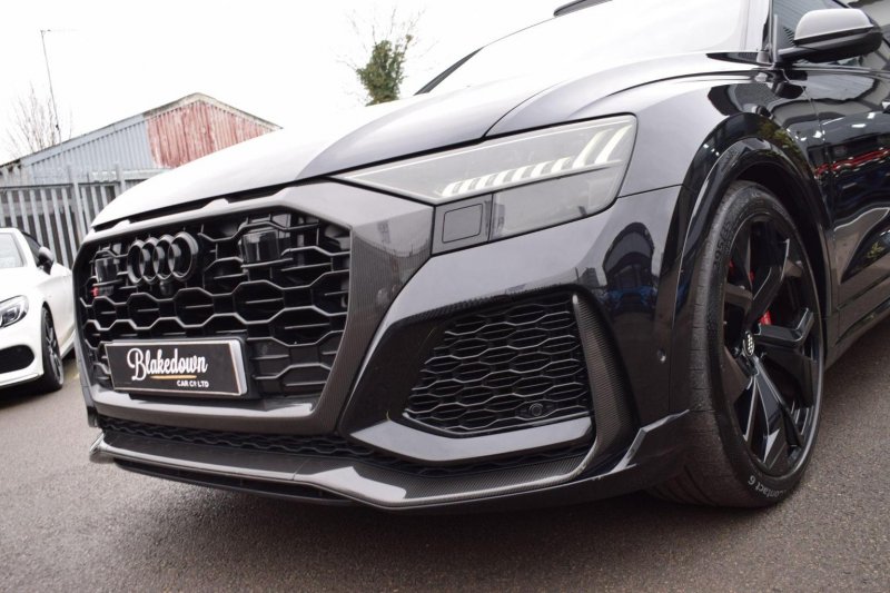 AUDI RSQ8