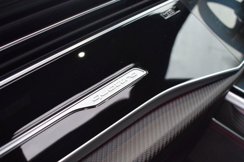AUDI RSQ8